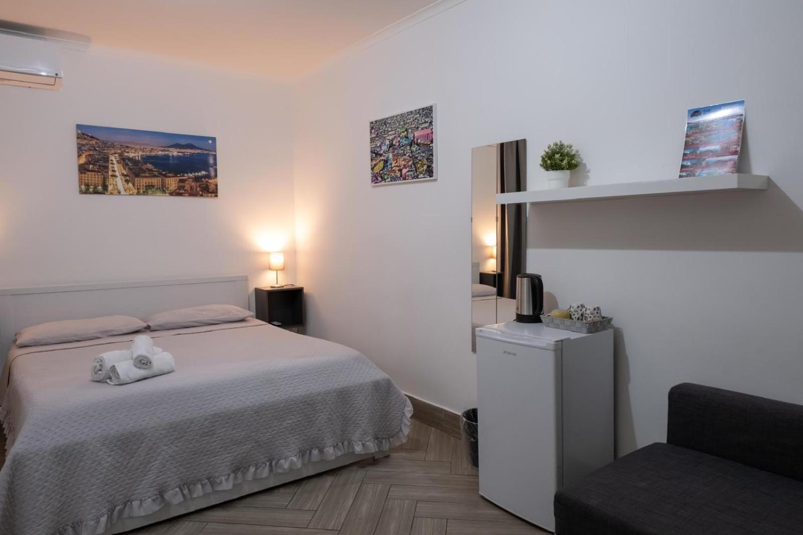 Toledo Road 429 Hotel Napoli Ngoại thất bức ảnh